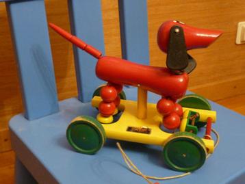 Houten basset voor een wandeling beschikbaar voor biedingen