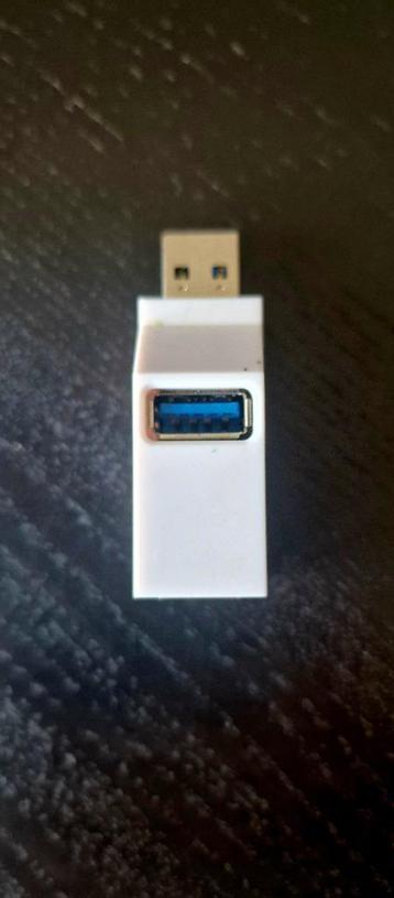 USB hub beschikbaar voor biedingen