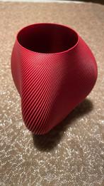 Rode designvaas — moderne en sculpturale stijl, Huis en Inrichting, Woonaccessoires | Vazen, Kunststof, Nieuw, Ophalen of Verzenden