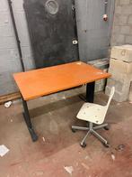 klein bureau, stoel en kledingkast, Huis en Inrichting, Ophalen, Gebruikt, Bureau