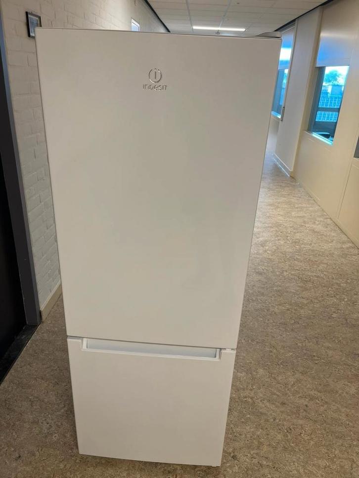 Indesit koelkast met vriesvak -wit, Elektronische apparatuur, Koelkasten en IJskasten, Zo goed als nieuw, Met vriesvak, Ophalen of Verzenden