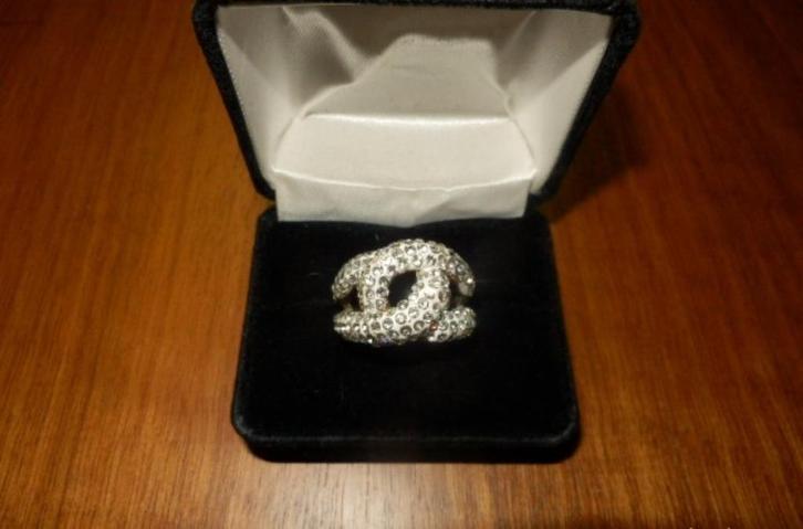 (10) - bague fantaisie brillante, Handtassen en Accessoires, Ringen, Zo goed als nieuw, Dame, 19 tot 20, Zilver, Kunststof, Met strass