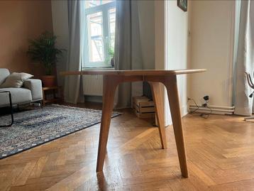 Folding table. Original price 230€