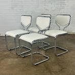 Set van vier vintage buisframe eetkamerstoelen met boucle st, Tissus, Comme neuf, Enlèvement, Blanc