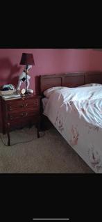 Bed met lattenbodem en nachtkastjes, Ophalen, Gebruikt, Bruin, Tweepersoons