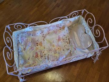 Poppenbed baby annabel beschikbaar voor biedingen