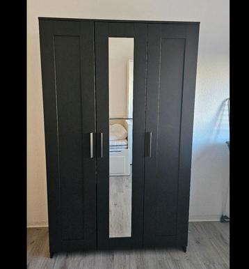 Armoire/penderie noire à 3 portes avec miroir IKEA BRIMNES disponible aux enchères