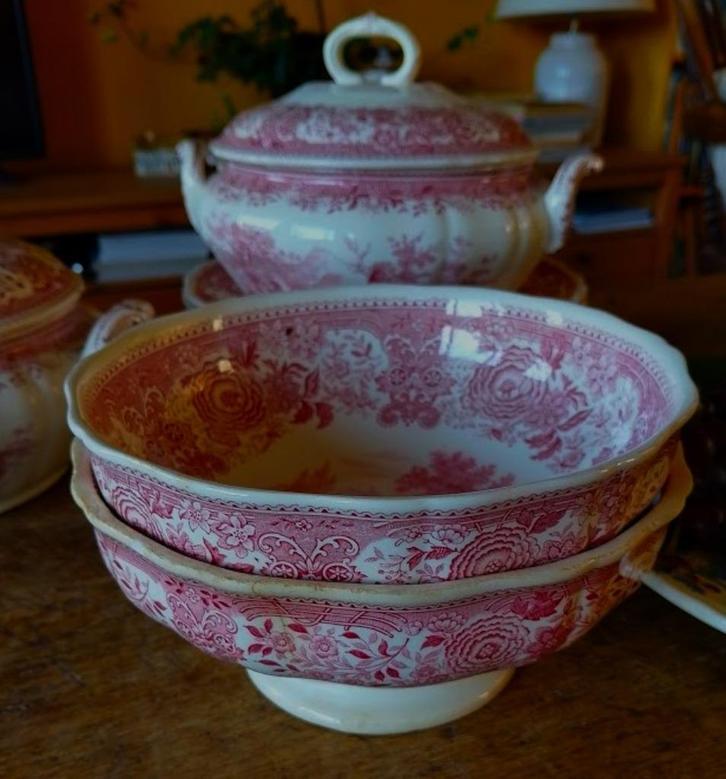 Villeroy & Boch. Burgenland. 2 serveerschalen op voet., Antiek en Kunst, Antiek | Servies los, Ophalen of Verzenden