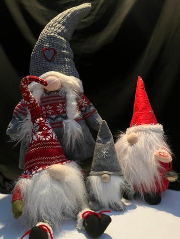 Familie kerstkabouters, 1 danst en speelt een muziekje beschikbaar voor biedingen