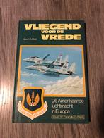 boek de amerikaanse luchtmacht in europa vliegend voor vrede, Verzamelen, Ophalen of Verzenden