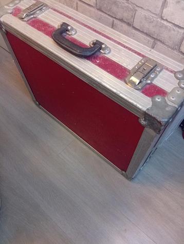 Coffret à outils renforcé  beschikbaar voor biedingen