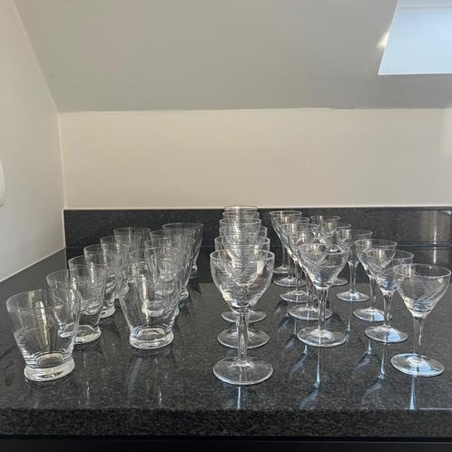 Vintage 28 kristallen glazen met korenaar jaar 1950, trouw c, Huis en Inrichting, Keuken | Servies, Zo goed als nieuw, Glas of Glazen