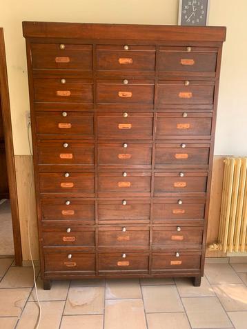 Belle grande armoire avec 24 casiers à rabat, Enlèvement, Utilisé