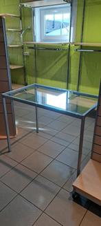 Tafel met glas, Zakelijke goederen, Ophalen