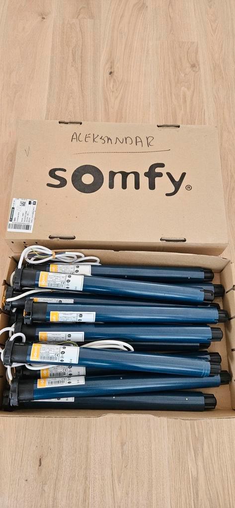 Nieuwe Somfy Ilmo 2 IO buismotoren + TaHoma Switch + afstand, Doe-het-zelf en Bouw, Rolluiken, Nieuw, Ophalen