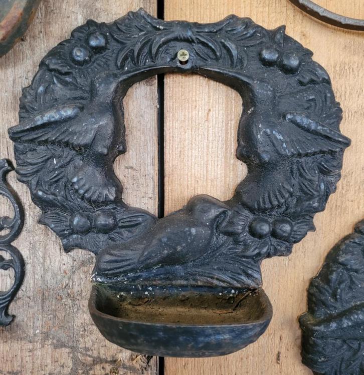 Brocante gietijzeren drinkbakje voederbakje voor vogels, Dieren en Toebehoren, Vogels | Toebehoren, Zo goed als nieuw, Ophalen of Verzenden