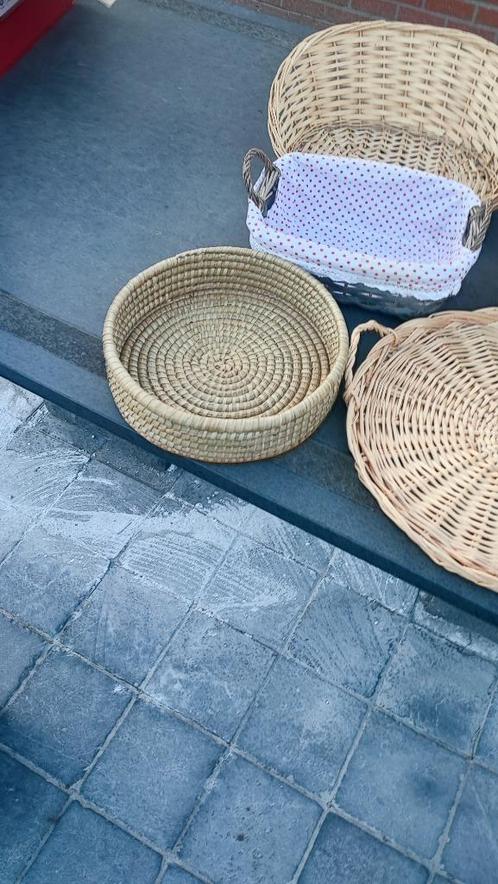 Verschillende rieten mandjes, als lot of afzonderlijk, Huis en Inrichting, Woonaccessoires | Schalen en Manden, Zo goed als nieuw