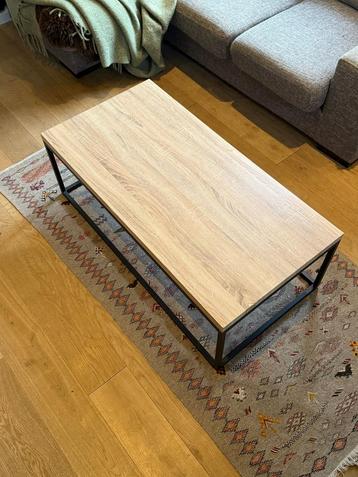 Salontafel met stalen onderstel  beschikbaar voor biedingen