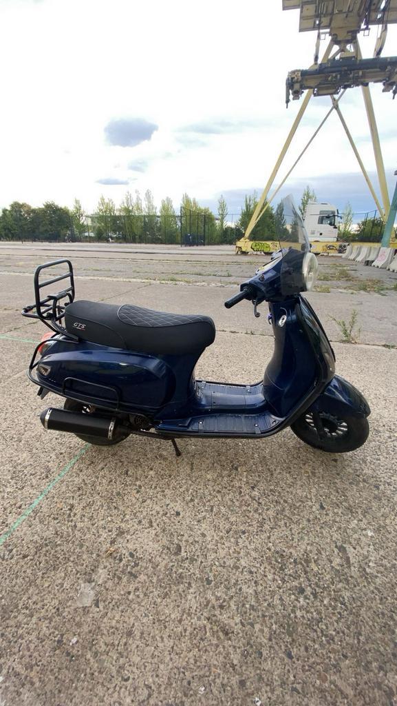 Gts toscana, Fietsen en Brommers, Snorfietsen en Snorscooters, Gebruikt, Overige merken, Benzine, Ophalen