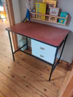 Klein vintage bureau - formica, Huis en Inrichting, Ophalen of Verzenden, Gebruikt, Bureau