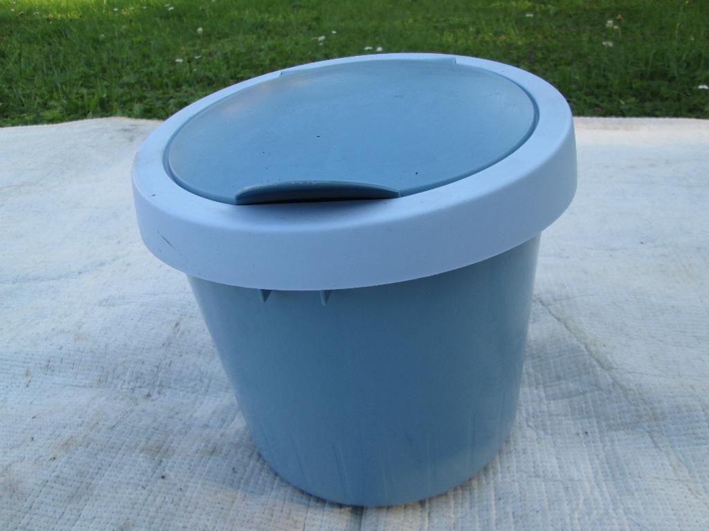Poubelle de salle de bain "ALLIBERT"., Moins de 10 litres, Moins de 50 cm, Comme neuf, Synthétique