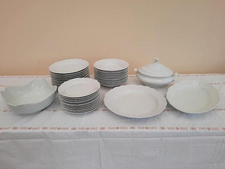 Service de table Hutschenreuther 1814, Antiquités & Art, Antiquités | Porcelaine, Enlèvement