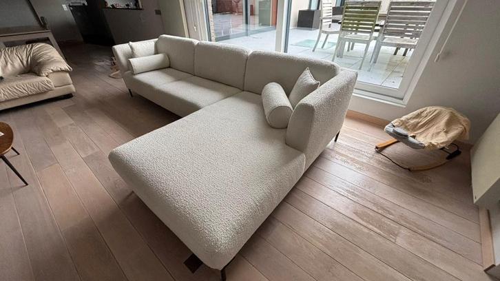 Stijlvolle design hoekbank in beige bouclé, Huis en Inrichting, Zetels | Zetels en Chaises Longues, Zo goed als nieuw, Vierpersoons of meer