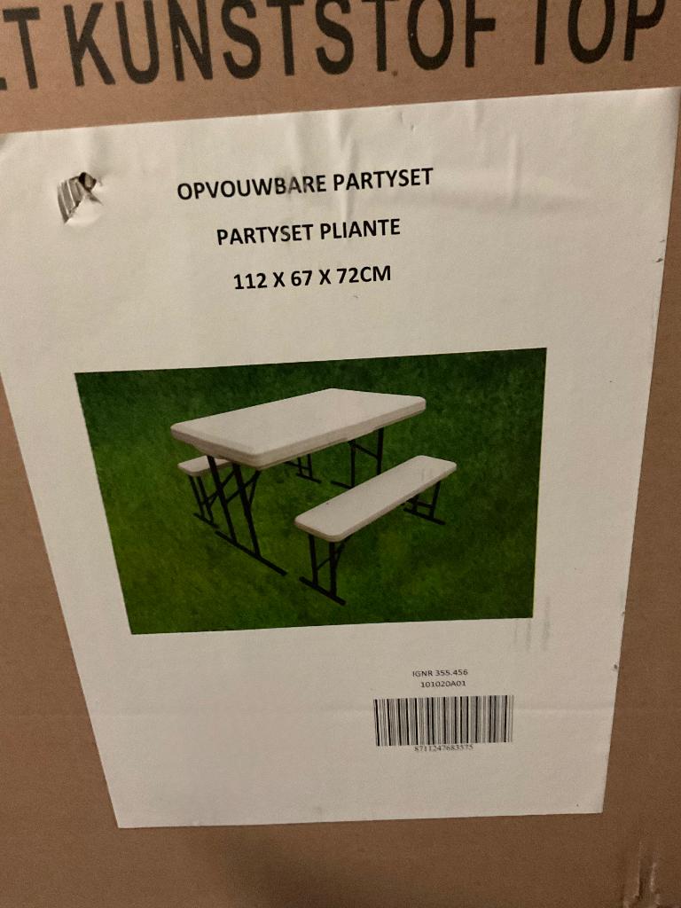 Tafel + 2 nieuwe tuinbanken, Tuin en Terras, Tuintafels, Nieuw, Rechthoekig, Kunststof, Ophalen