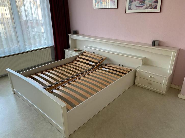 Complete wit parelmoer slaapkamer met bed en kasten, Huis en Inrichting, Slaapkamer | Complete slaapkamers, Zo goed als nieuw