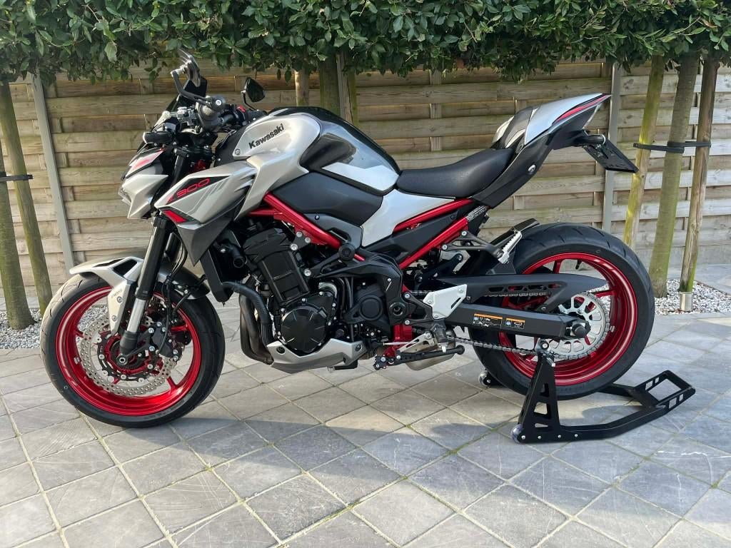 Kawasaki Z900 4/2024**3600km**performance pack**akrapovic**, Motoren, Motoren | Kawasaki, Bedrijf, Naked bike, meer dan 35 kW