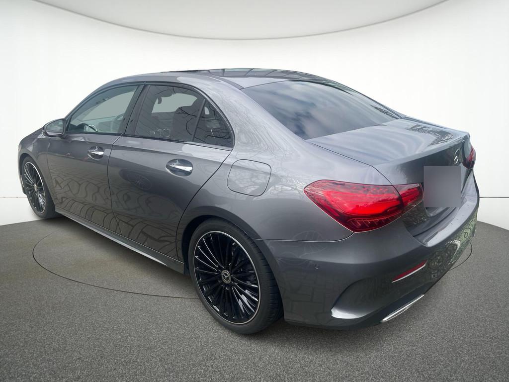 Mercedes-Benz A 200 d AMG Line Limousine + PANO DAK + MULTIB, Auto's, 4 deurs, Stof, Gebruikt, 110 kW