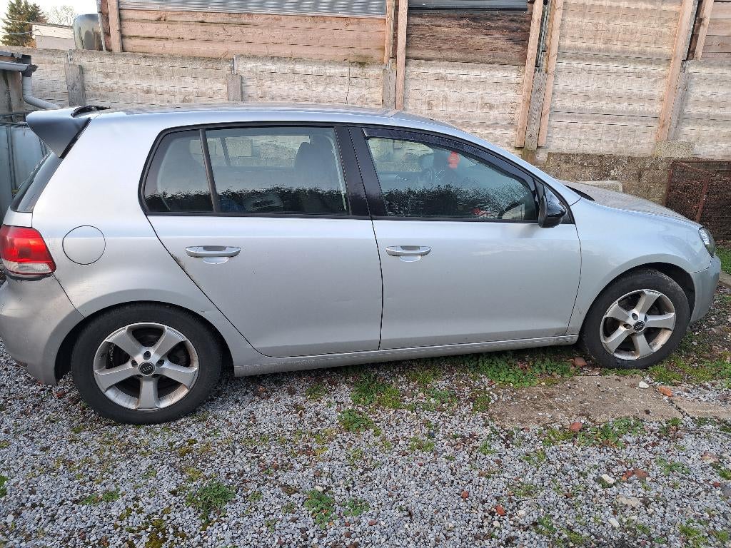 Golf 6 1.6, Noir, 5 portes, Phares laser, Tissu