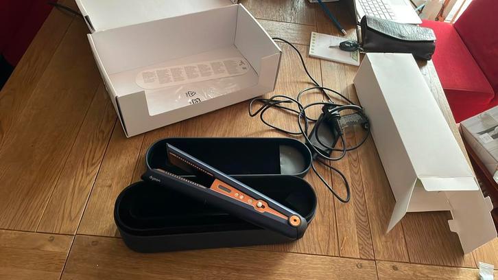 Dyson corrale style tang in doos + ass, Electroménager, Équipement de Soins personnels, Neuf, Soin des cheveux, Enlèvement ou Envoi