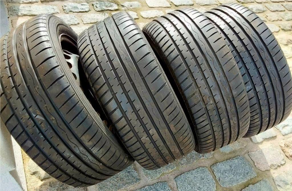 Très bons pneus été 195/50-15 avec 5,5 et 6 mm de profil, Autos : Pièces & Accessoires, Pneus & Jantes, 15 pouces, Pneus et Jantes