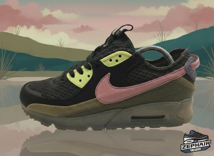 Nike Air Max 90 TerraScape 'Black/Elemental Pink' EU44 2022, Kleding | Heren, Schoenen, Gedragen, Sneakers, Zwart, Ophalen of Verzenden