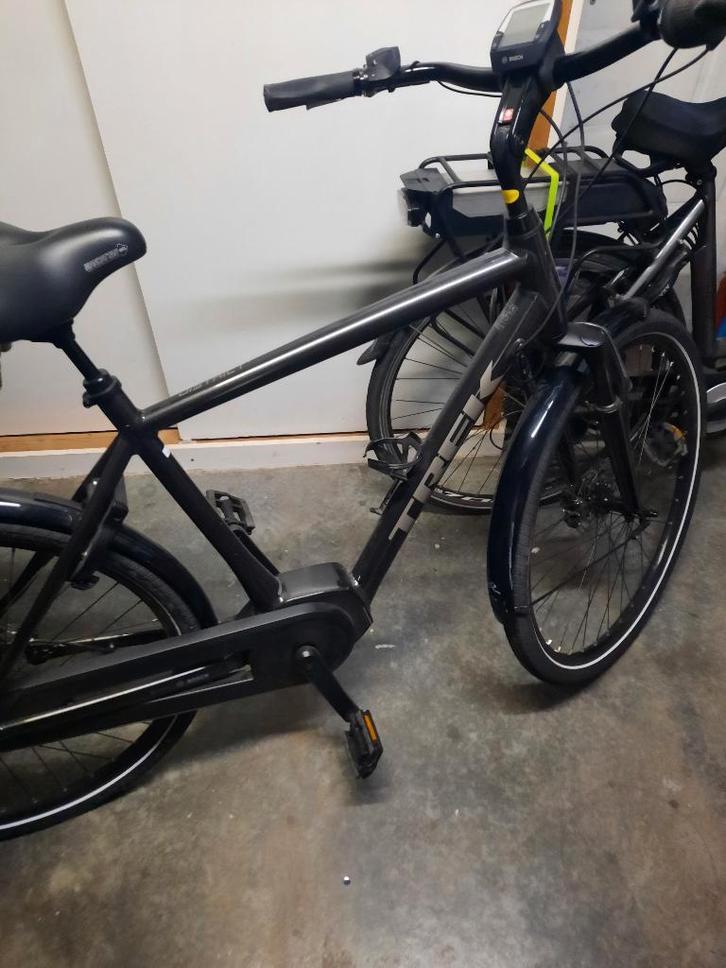 vélo électrique TREK District +4 comme neuf, Vélos & Vélomoteurs, Vélos électriques, Comme neuf, Autres marques, 50 km par batterie ou plus