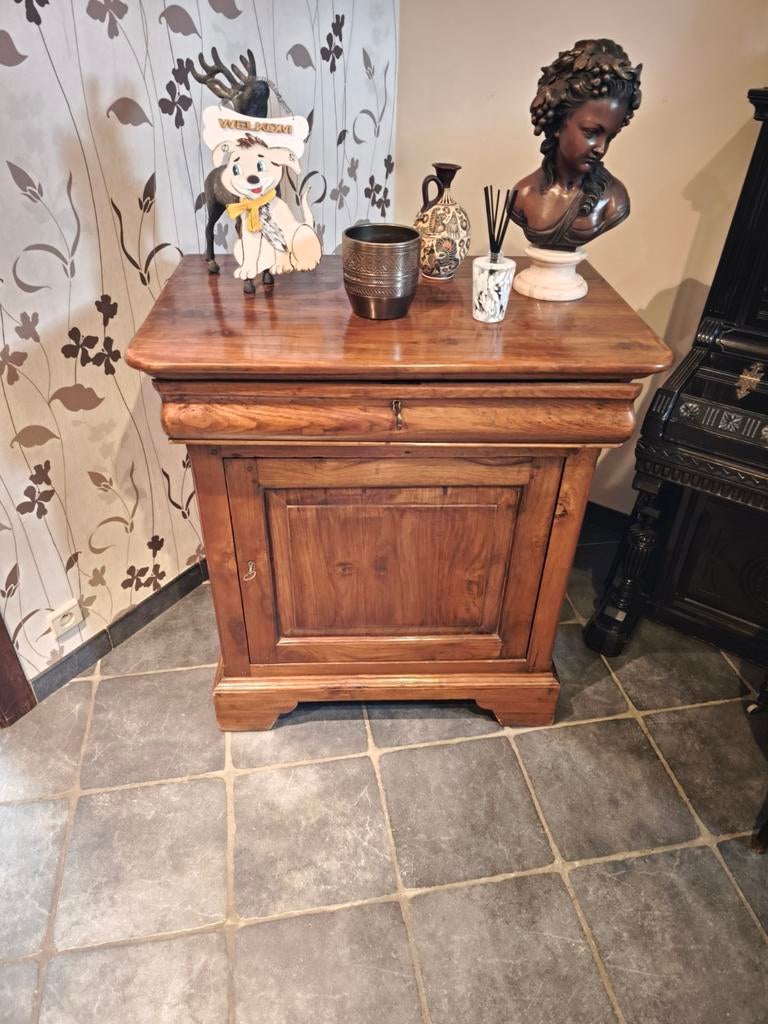 Frans 19e-eeuws dressoir van kersenhout, Ophalen