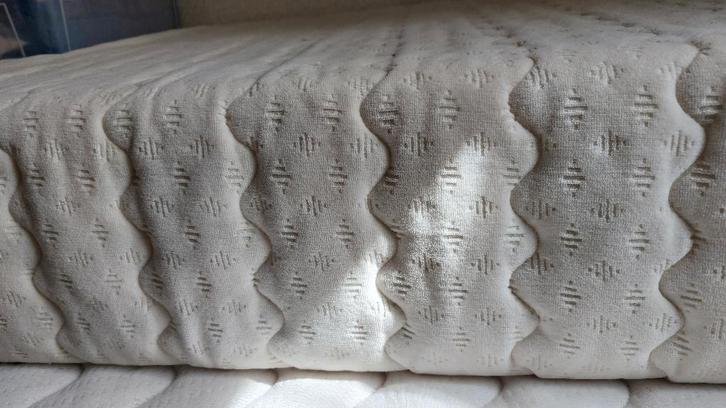 Natuurlatex matras 70x200 cm – zero waste - DIY palletkussen, Tuin en Terras, Tuinmeubel-accessoires, Gebruikt, Ophalen