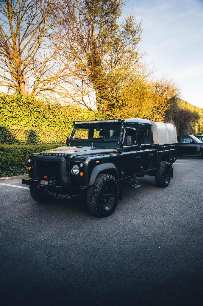 Land Rover Defender 130/5 sièges/TVA, Autos, Land Rover, Entreprise, Achat, 4x4, ABS, Caméra de recul, Peinture métallisée, Radio