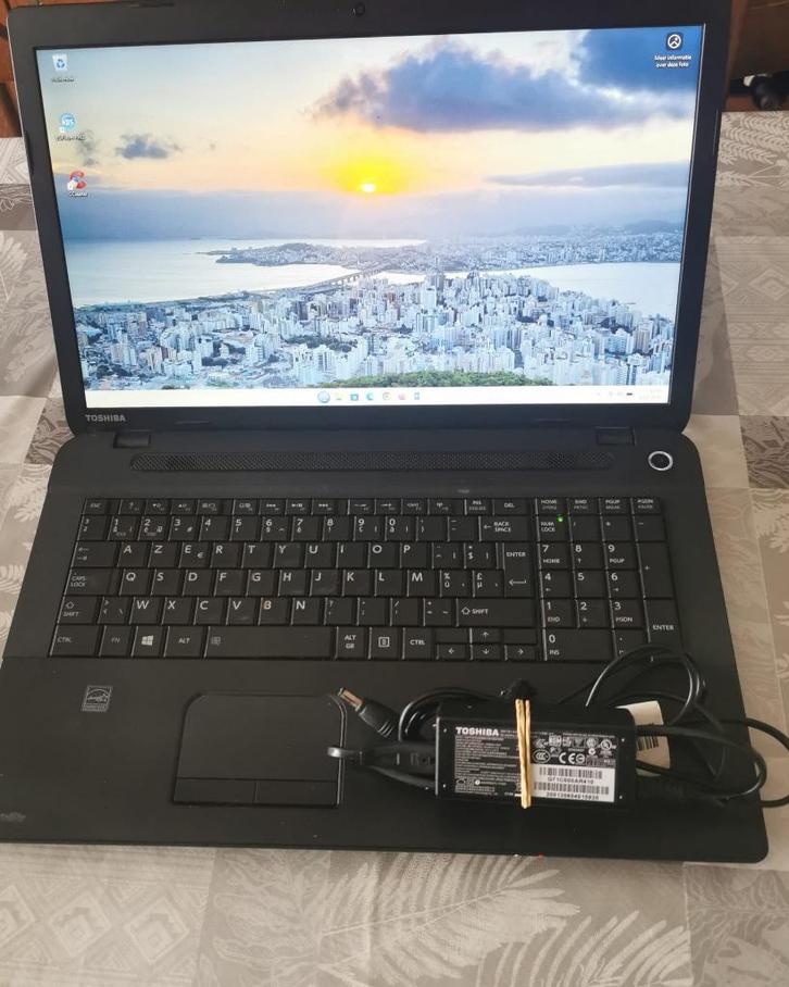 Laptop Toshiba 17.3', Informatique & Logiciels, Ordinateurs portables Windows, SSD, 4 GB, Enlèvement