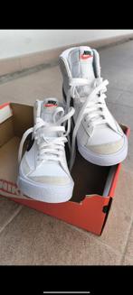 Nike blanche, Sports & Fitness, Enlèvement ou Envoi, Neuf, Chaussures
