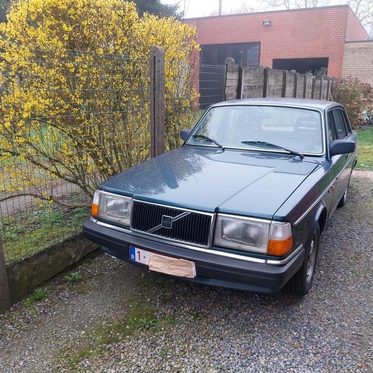 Volvo 240 GL 2.3 benzine, Autos, Volvo, Particulier, Verrouillage central, Intérieur cuir, Jantes en alliage léger, Peinture métallisée