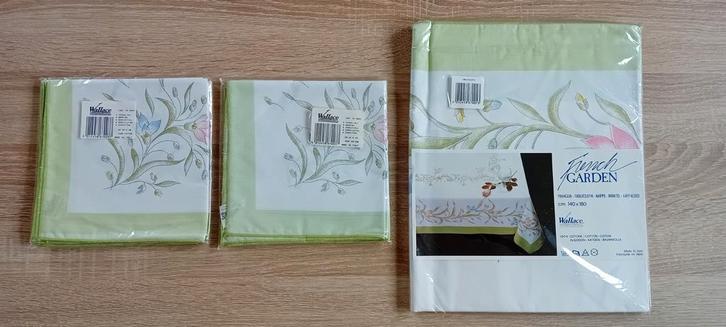 Rechthoekig tafelkleed en 12 verschillende servetten, Huis en Inrichting, Tafelkleden, Nieuw, Rechthoek, Binnen, Ophalen of Verzenden