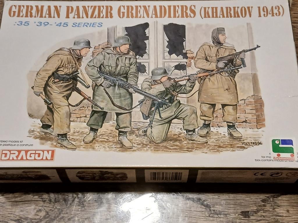 Dragon (6059): German panzergrenadiers(Kharkov 1943) au 1:35, Enlèvement ou Envoi, Comme neuf, 1:35 à 1:50, Personnage ou Figurines