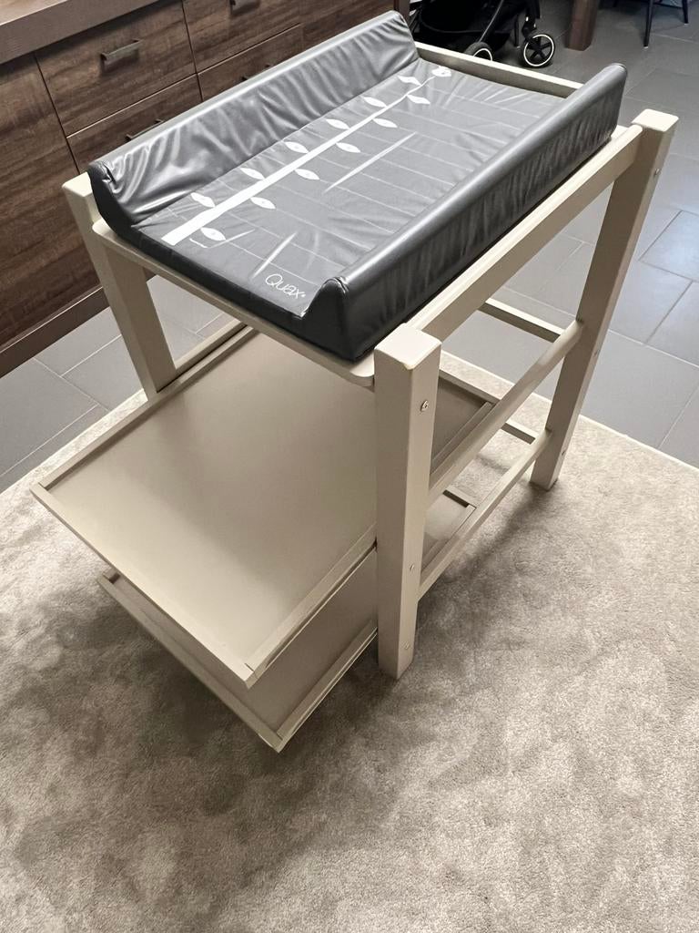 Verzorgingstafel  Quax met babykussen, Enfants & Bébés, Chambre d'enfant | Commodes & Armoires, Enlèvement, Comme neuf