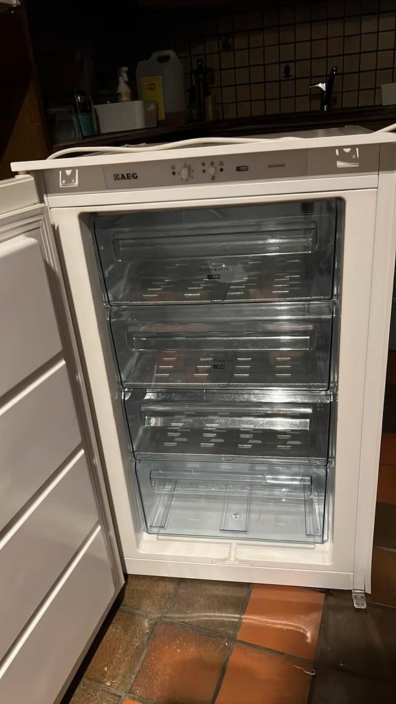 AEG inbouw diepvries frostmatic, Electroménager, Congélateurs, Utilisé, Encastré, Congélateur, Congélateur, 85 à 120 cm, Moins de 60 cm