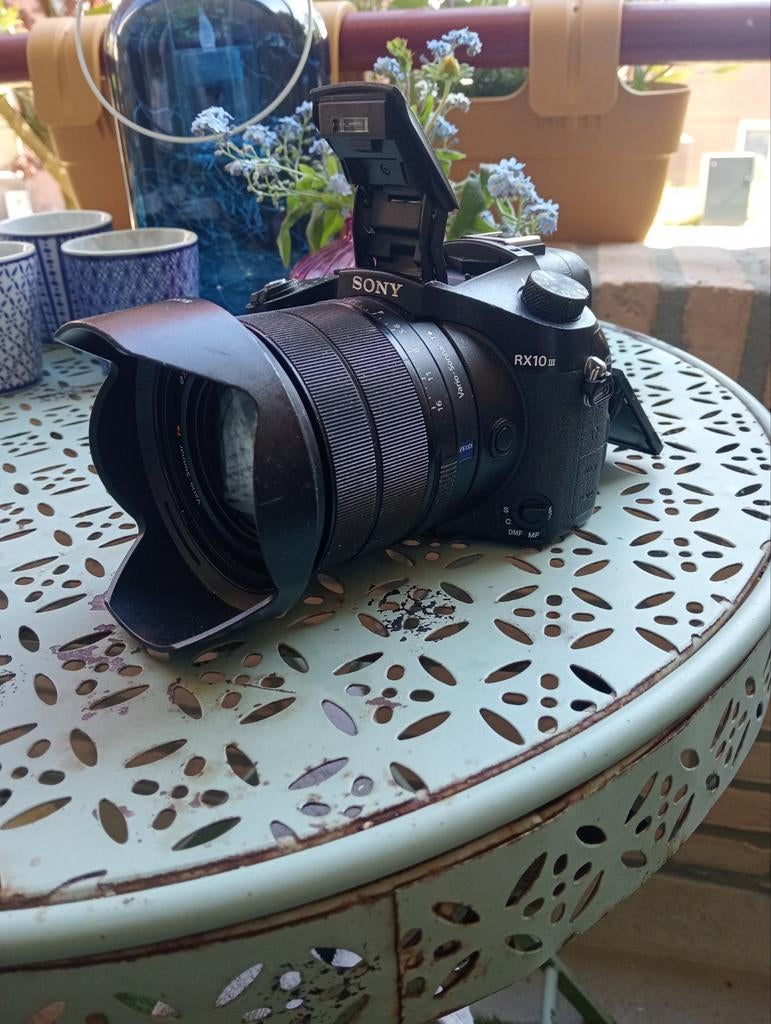 Sony DSC RX10 M3 DIGITALE CAMERA  + nekband+accu en lader, Enlèvement ou Envoi, Utilisé, Reflex miroir, Sony