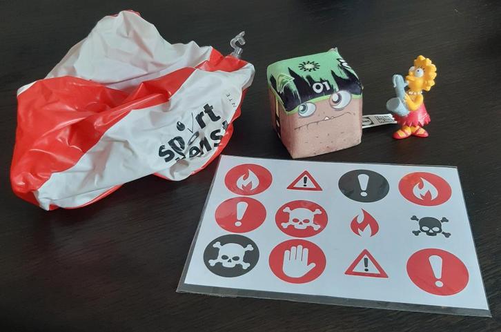 Gadgets: strandbal, Lisa Simpson, stickers, vierkante bal, Kinderen en Baby's, Speelgoed | Educatief en Creatief, Nieuw, Ophalen of Verzenden