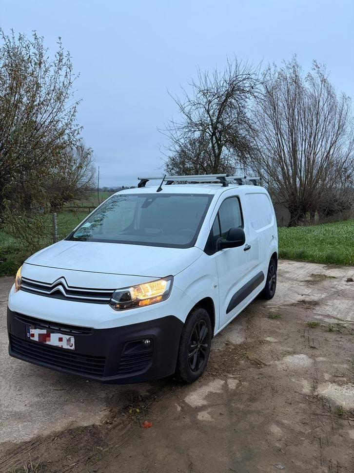 Citroen berlingo utilitaire EAT8, Autos, Camionnettes & Utilitaires, Particulier, Citroën, Diesel, Euro 6, Automatique, Entretenue par le concessionnaire