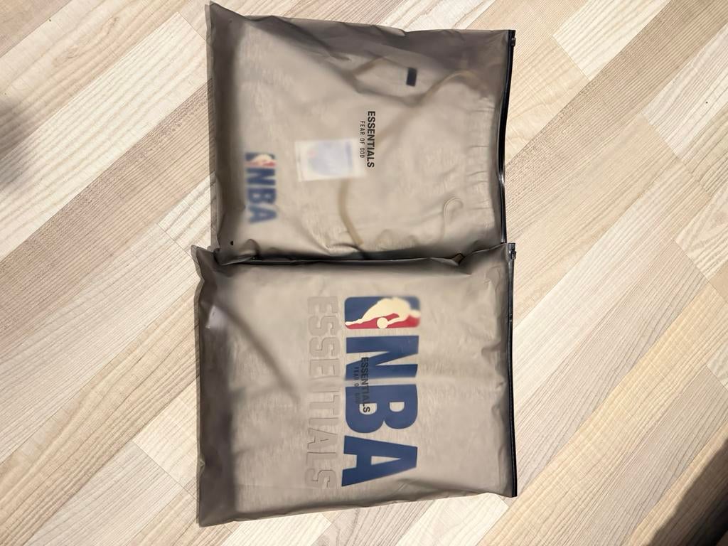 Essentials nba, Huis en Inrichting, Woonaccessoires | Krantenbakken en Lectuurbakken, Ophalen of Verzenden, Nieuw